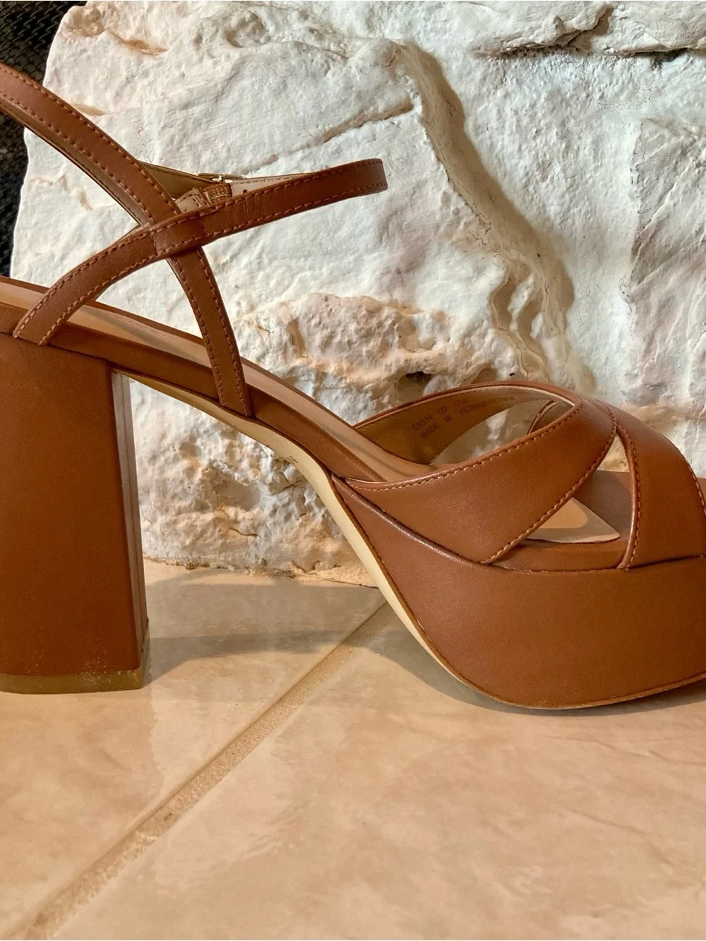 EUC with box/ dust bag Stuart Weitzman Maia platform sandals in “saddle” color